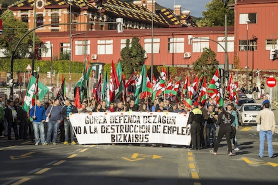 Una de las movilizaciones de los trabajadores de Bizkaibus. (Aritz LOIOLA / ARGAZKI PRESS)