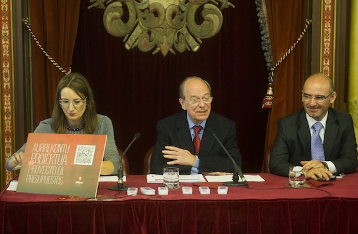 Marta Ajuria, Ibon Areso y Andoni Aldekoa, en la presentación de los presupuestos. (Luis JAUREGIALTZO/ARGAZKI PRESS)