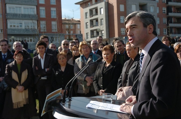 Ángel Acebes, en un homenaje en Errenteria a dos concejales del PP muertos en atentado de ETA. (Andoni CANELLADA/ARGAZKI PRESS)
