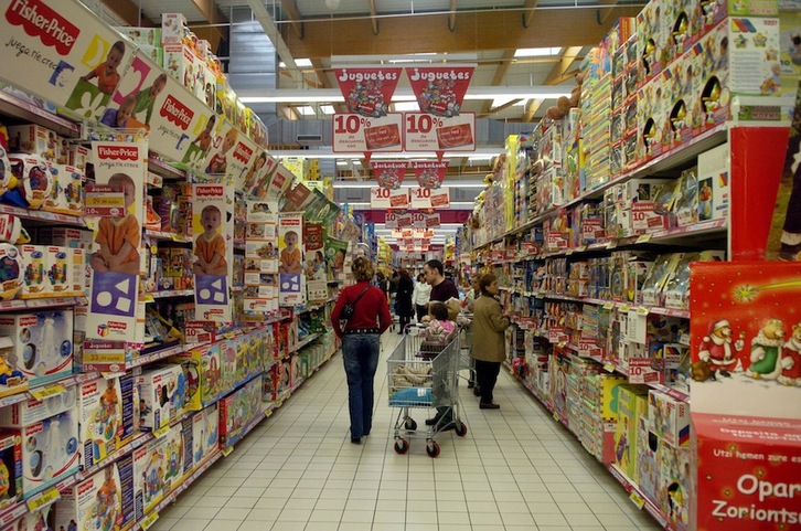 Emakunde constata que la masculinidad y la feminidad siguen diferenciadas a la hora de publicitar los juguetes. (Juanan RUIZ/ARGAZKI PRESS)