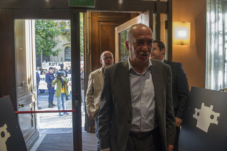 Garitano acudió la semana pasada a la asamblea de Kutxa para censurar la privatización de la caja. (Andoni CANELLADA / ARGAZKI PRESS)