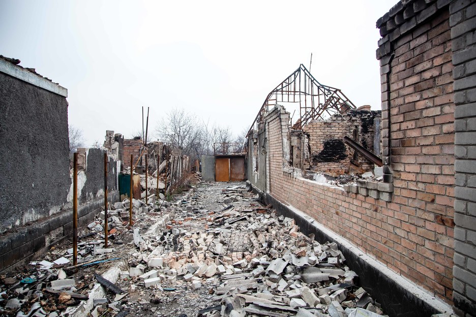 Casa destruida por la artillería ucraniana en Lloviansk. (Juan TEIXEIRA)