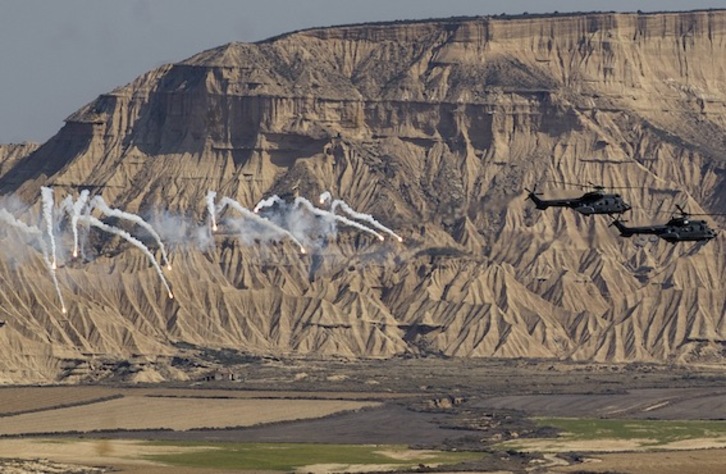 Ejercicios militares con fuego real en Bardenas, el pasado mes de marzo. (Jagoba MANTEROLA/ARGAZKI PRESS)