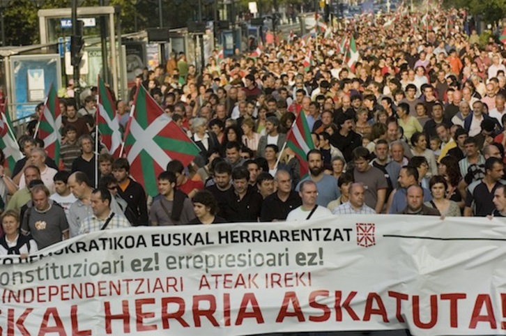 Manifestación celebrada en Donostia dos días después de la redada de Segura. (Andoni CANELLADA / ARGAZKI PRESS)