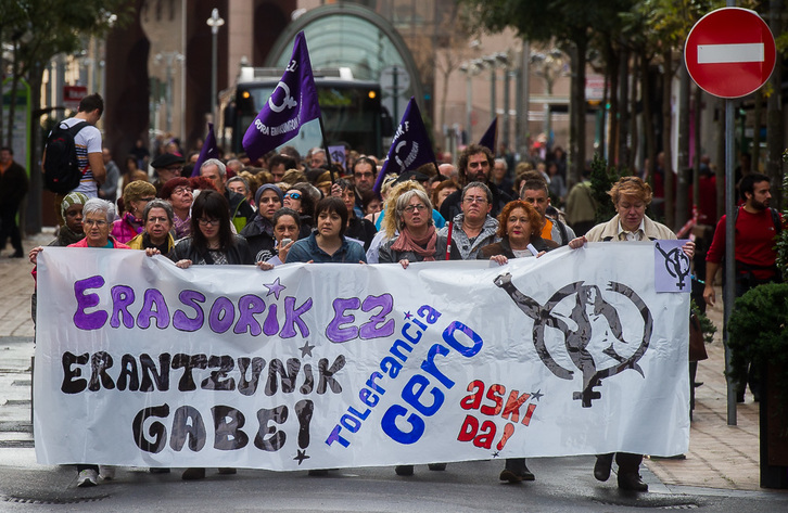 La marcha ha transcurrido entre Barakaldo y Sestao. (Luis JAUREGIALTZO / ARGAZKI PRESS)