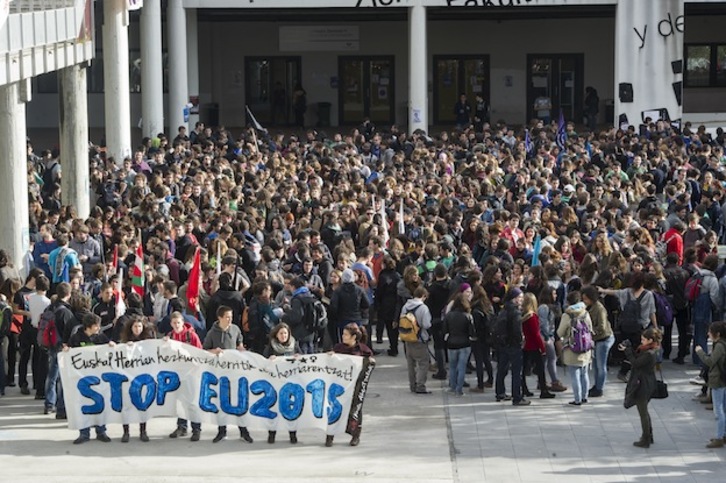 La manifestación de Ikasle Abertzaleak en el campus de Leioa. (Monika DEL VALLE / ARGAZKI PRESS)