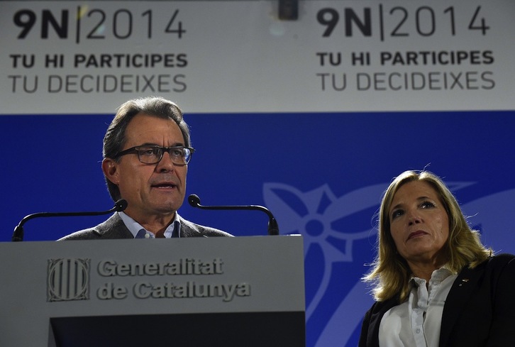 Joana Ortega y Artur Mas, el pasado 9 de noviembre. (Lluis GENE / AFP)