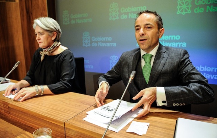 Juan Luis Sánchez de Muniain ha comparecido junto a Lourdes Goicoechea. (Jagoba MANTEROLA / ARGAZKI PRESS)