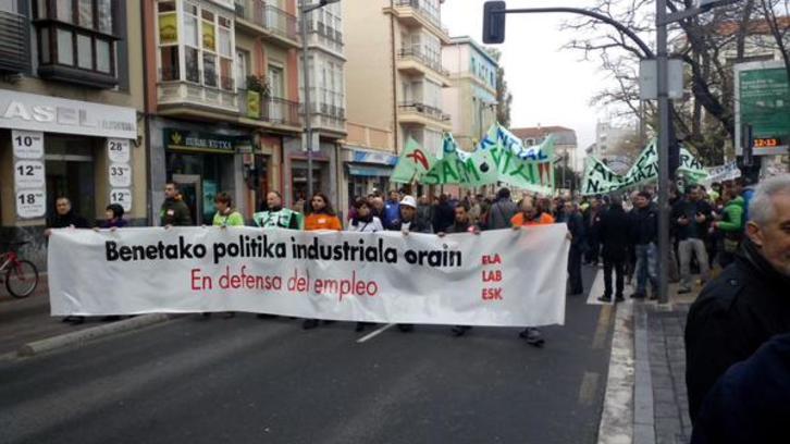 Manifestación celebrada en Gasteiz este mediodía. (via twitter @josebapermach)