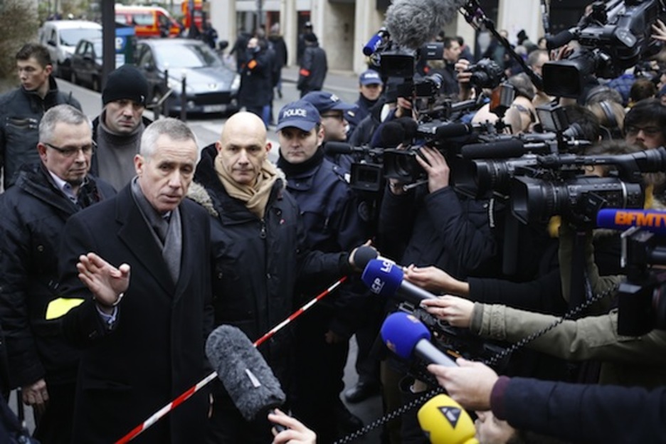 El fiscal de París, Francois Molins, atiende a los medios. (Kenzo TRIBOUILLARD/AFP PHOTO)