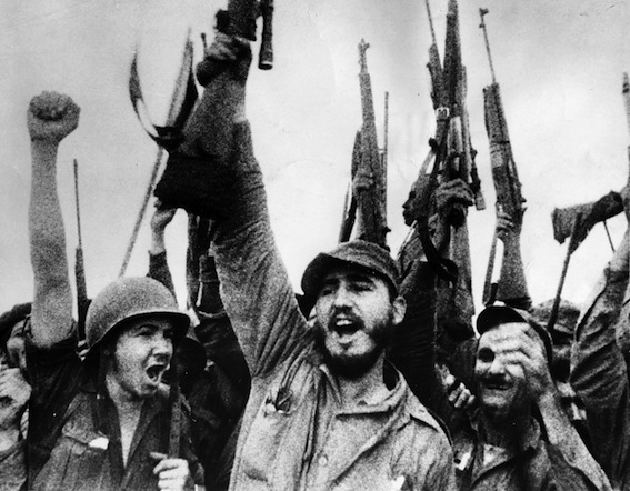 Fidel Castro celebra el triunfo de la revolución en una imagen tomada el 8 de enero de 1959. (EFE)