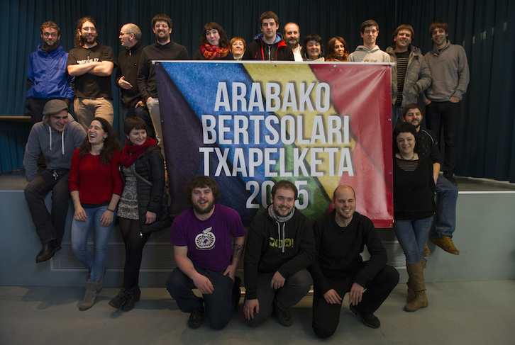 Parte hartzaileak eta antolatzaileak txapelketaren aurkezpenean. (Raul BOGAJO / ARGAZKI PRESS)