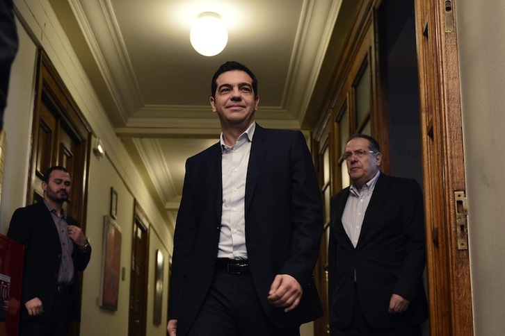 Alexis Tsipras se dirige a su primer Consejo de Ministros. (Louisa GOULIAMAKI / AFP) 