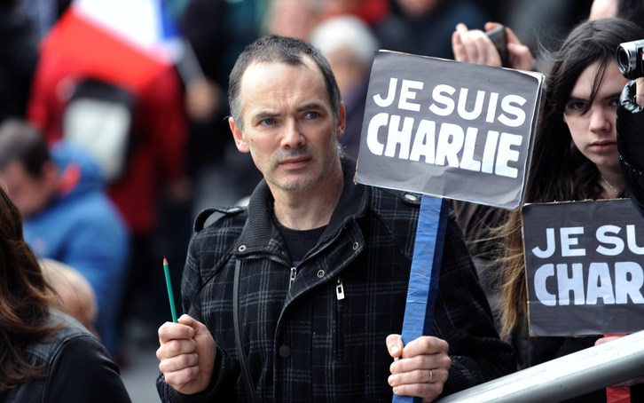 Cartel con el lema «Je Suis Charlie», en una manifestación en París. (Fred TANNEAU/AFP PHOTO)
