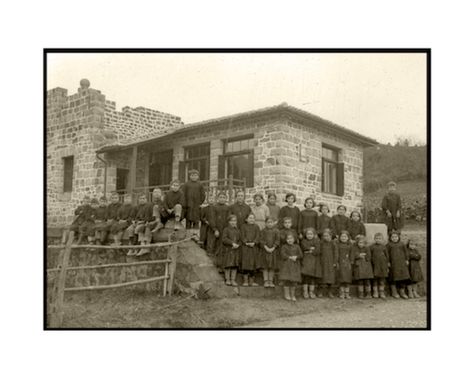 Zornotzako Bernagotiako eskola, 1923. urtean inaguratutakoa. (GIPUZKOAKO ARTXIBO OROKORRA)