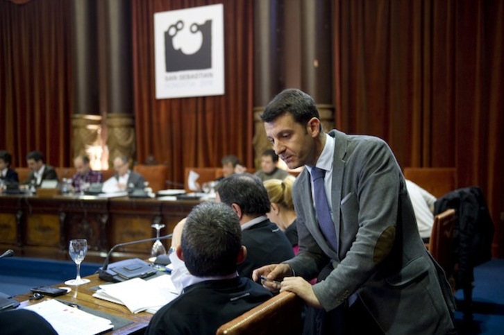 Ramón Gómez, durante un pleno en el Ayuntamiento de Donostia. (Juan Carlos RUIZ / ARGAZKI PRESS)