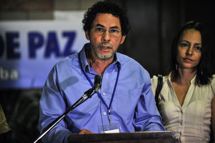 ‘Pastor Alape’ ha leído el comunicado en La Habana. (Yamil LAGE / AFP)
