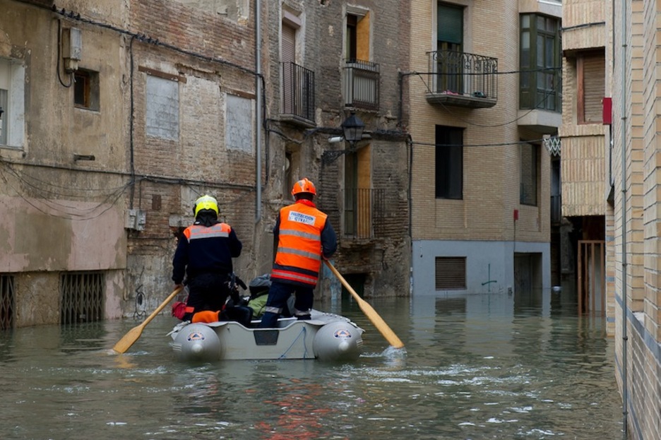 Protección Civil ha tenido que rescatar a varias personas por las inundaciones. (Iñigo URIZ/ARGAZKI PRESS)