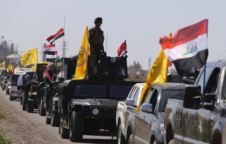 Miembros de las fuerzas iraquíes de seguridad, en las inmediaciones de Samarra. (Ahmad AL-RUBAYE/AFP PHOTO)