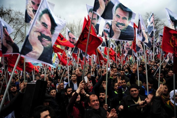 Manifestación de apoyo a Oçalan en Estambul. (Ozan KOSE/AFP PHOTO)