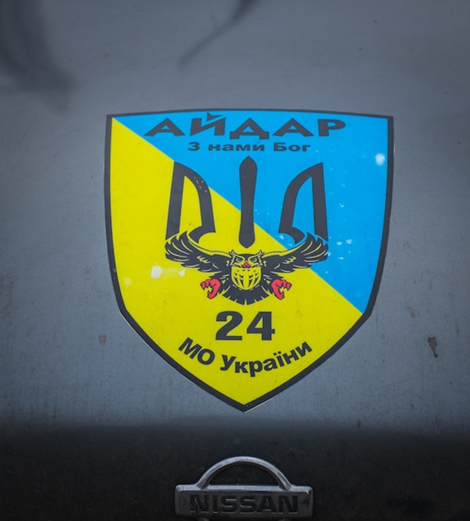 Escudo del batallón Aydar en uno de sus coches.