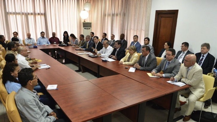 Una de las reuniones de La Habana entre el Gobierno colombiano y las FARC. (Omar NIETO / AFP)