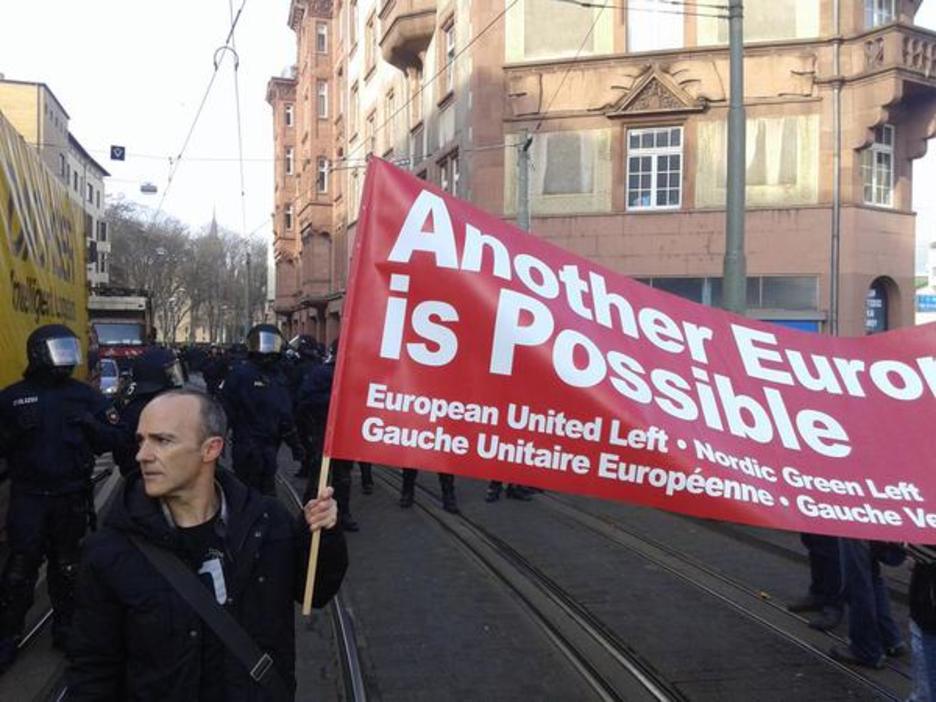 El eurodiputado Josu Juaristi ha participado en la manifestación por una Europa diferente. (EH BILDU)