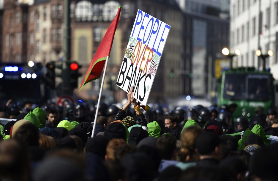 Miles de personas en las protestas. (Odd ANDERSEN / AFP)