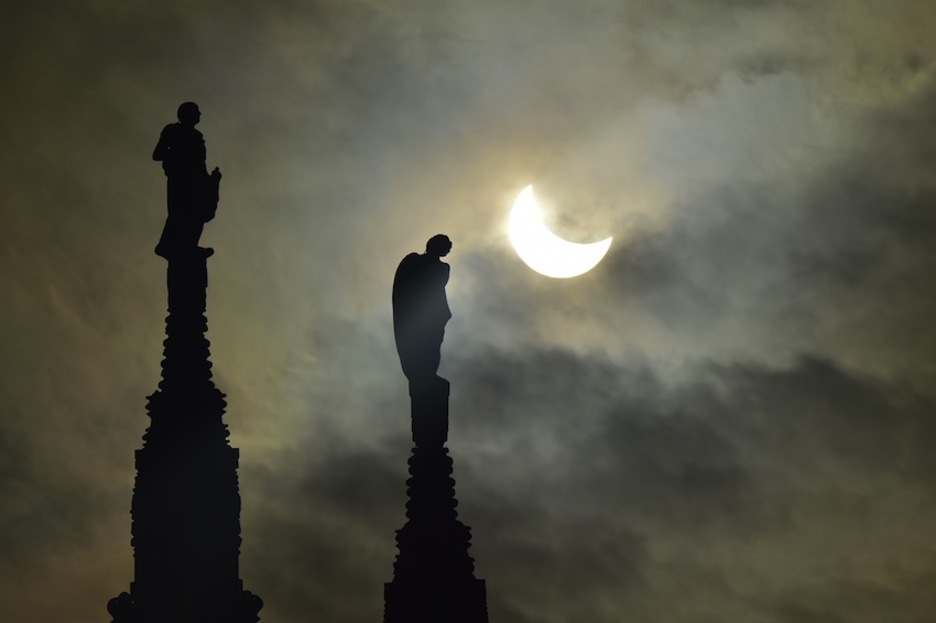 El eclipse ha sido visible en Milán. (Giuseppe CACACE/AFP)