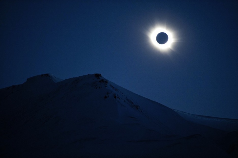 El eclipse ha sido vislumbrado con total claridad desde Noruega. (Jon OLAV NESVOLD/AFP)