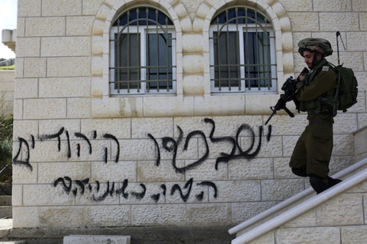 Un soldado israelí, en una localidad cercana a Ramallah. (Abbas MOMANI/AFP PHOTO)