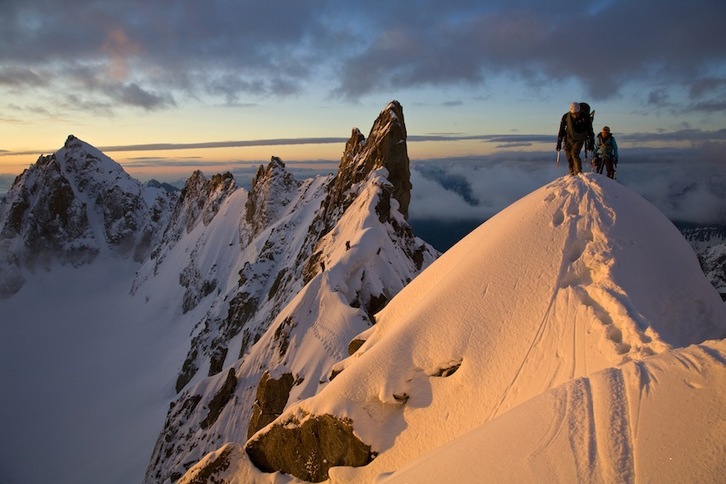 El fotógrafo y alpinista Jon Griffith acerca su experiencia en los Alpes en unas instantáneas que, más allá de su espectacularidad, encierran una manera de hacer. (Jon GRIFFITH)
