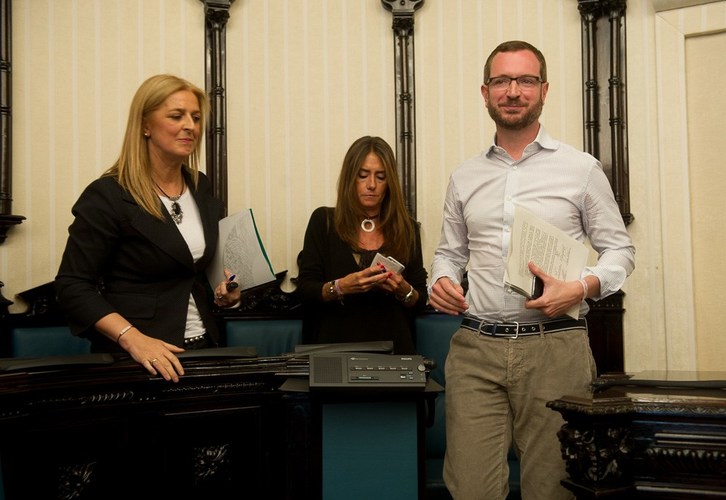 Domaica junto a Garmedia y Maroto. Raul BOGAJO/ARGAZKI PRESS