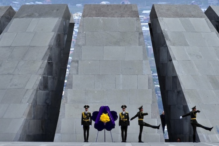 Acto en recuerdo de las víctimas del genocidio armenio. (Kirill KUDRYAVTSEV/AFP PHOTO)