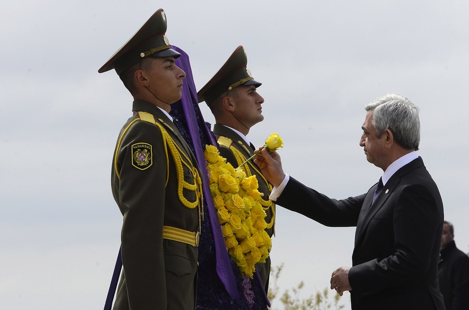 El presidente armenio Serzh Sarkisian, en el homenaje. (Alain JOCARD / AFP)