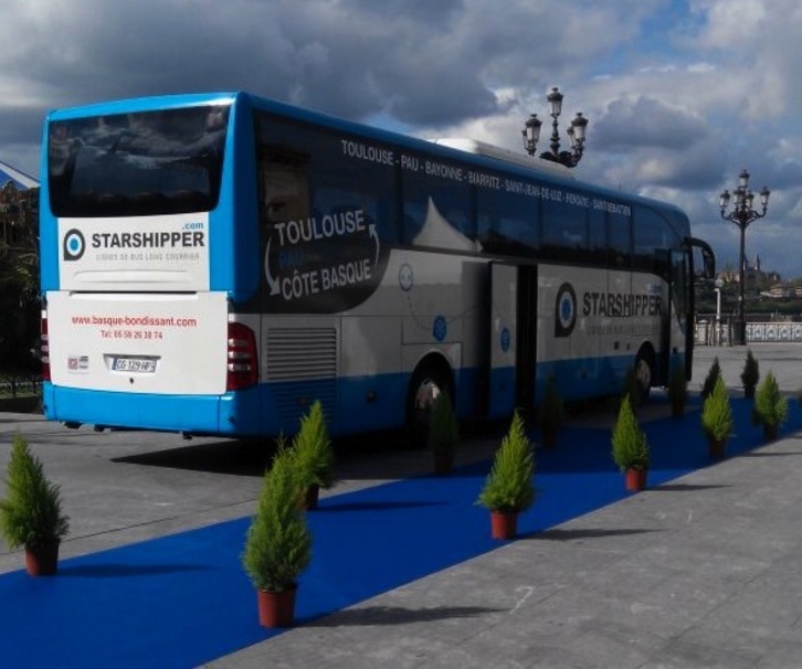 Donostia eta Tolosa lotuko dituen autobusa. (NAIZ)