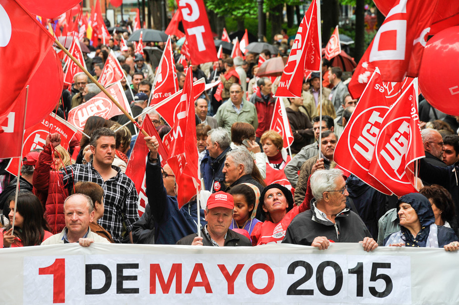 CCOO eta UGT Iruñeko kaleetan. (Idoia ZABALETA / ARGAZKI PRESS) CCOO eta UGT Iruñeko kaleetan. (Idoia ZABALETA / ARGAZKI PRESS)