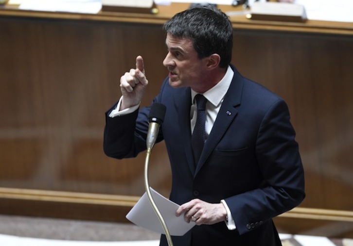 El primer ministro francés, Manuel Valls, durante su alocución ante al Asamblea Nacional francesa. (Alain JOCARD/AFP PHOTO)