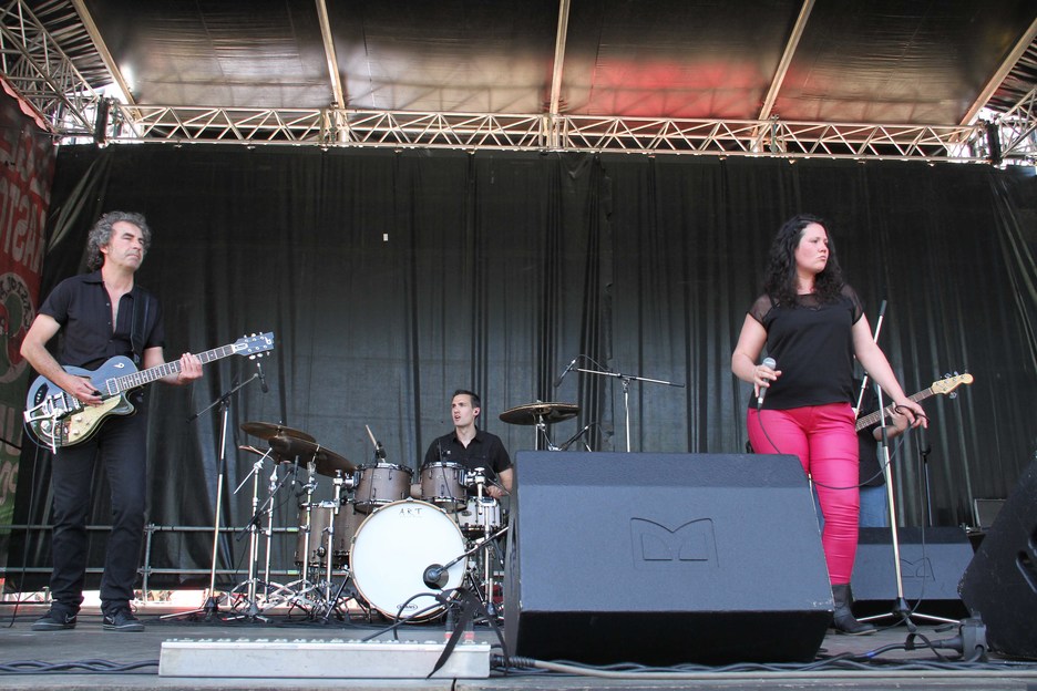 La chanteuse Maialen Errotabehere sur scène (©Aurore Lucas)