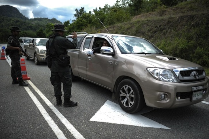 Control policial en Malasia. (Mohd RASFAN/AFP PHOTO)