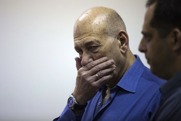 El ex primer ministro israelí Ehud Olmert, durante el juicio. (Heidi LEVINE/AFP PHOTO)