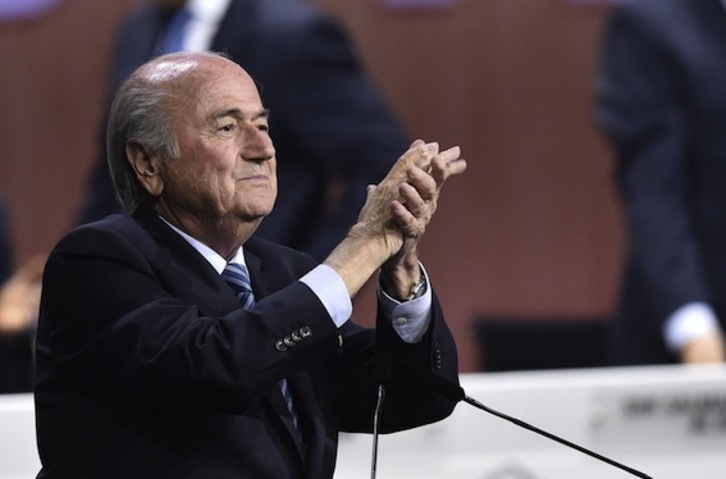 Joseph Blatter, tras su reelección como presidente de la FIFA. (Michael BUHOLZER/AFP PHOTO)