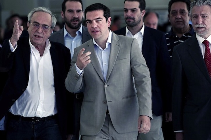 Tsipras ha celebrado esta mañana una reunión en el Ministerio de Educación. (Angelos TZORTZINI / AFP)S 