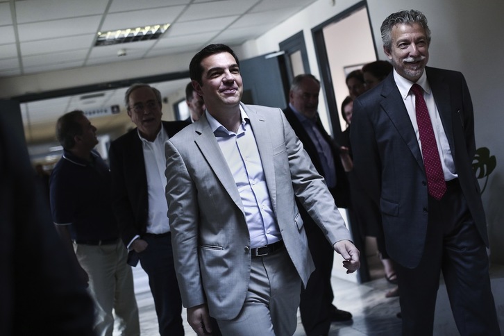 Alexis Tsipras llega esta tarde a Bruselas. (Angelos TZORTZINIS / AFP)