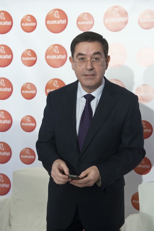 El director de Euskaltel, Alberto García Erauzkin. (Luis JAUREGIALTZO/ARGAZKI PRESS)