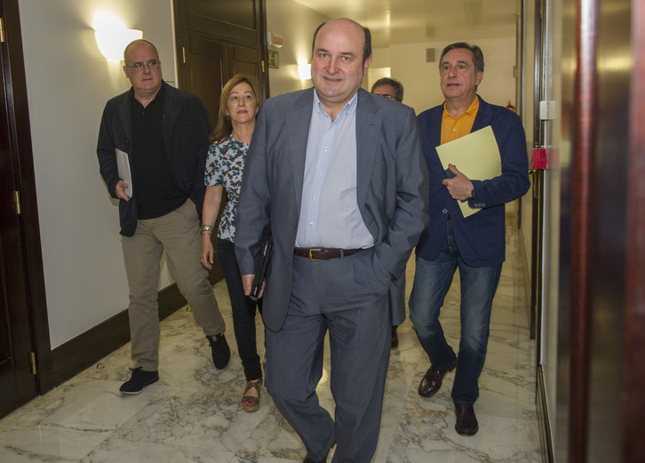 Ortuzar encabeza la delegación del PNV en el Parlamento de Gasteiz. (Juanan RUIZ / ARGAZKI PRESS)