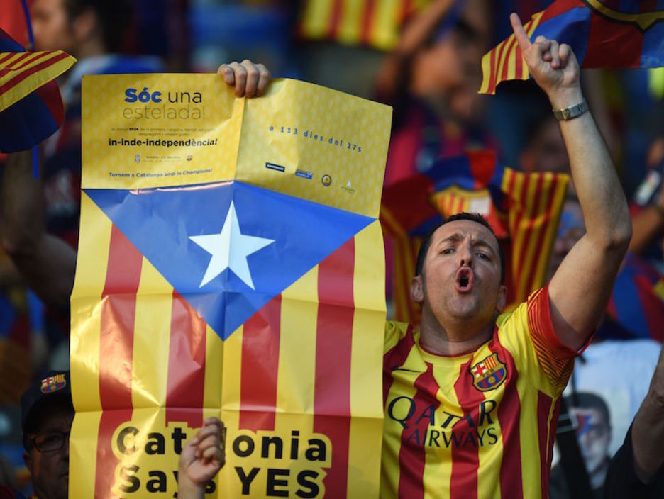 Kataluniaren independentziaren aldeko mezuak ere presente izan dira. (PATRIK STOLLARZ | AFP)
