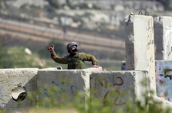 Soldadu israeldar bat, Zisjordanian. (Abbas MOMANI/AFP PHOTO)
