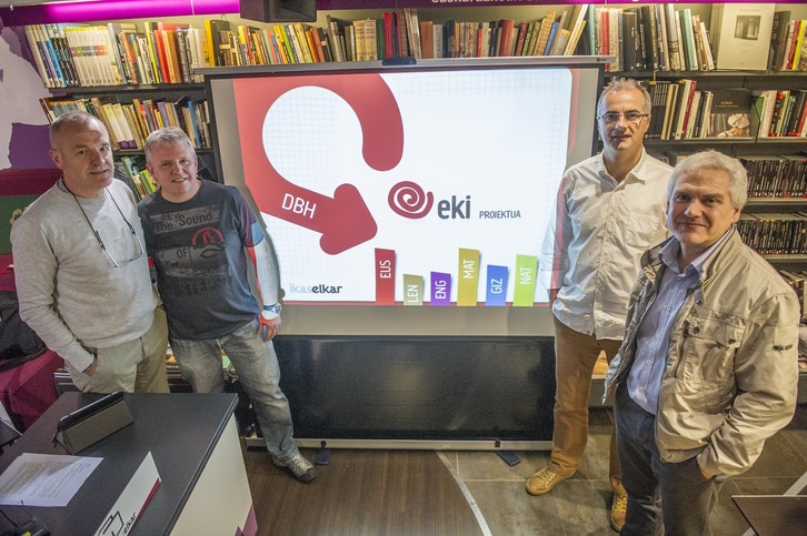 Eki digitalaren aurkezpena. Ezker-eskuin, Mikel Arrizabalaga, Josu Arotzena, Dani Maiza eta Jabier Larrañaga. Gorka RUBIO / ARGAZKI PRESS