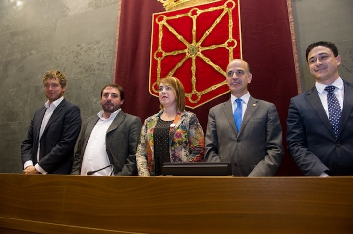 Las cinco personas que integran la nueva Mesa del Parlamento de Nafarroa. (Iñigo URIZ / ARGAZKI PRESS)